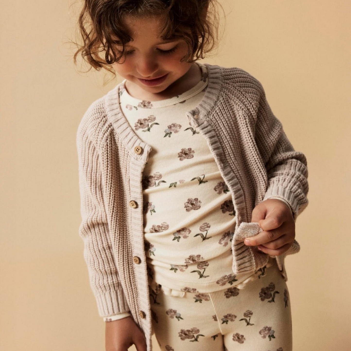 T-shirt a maniche lunghe in cotone biologico con ruches e fantasia floreale