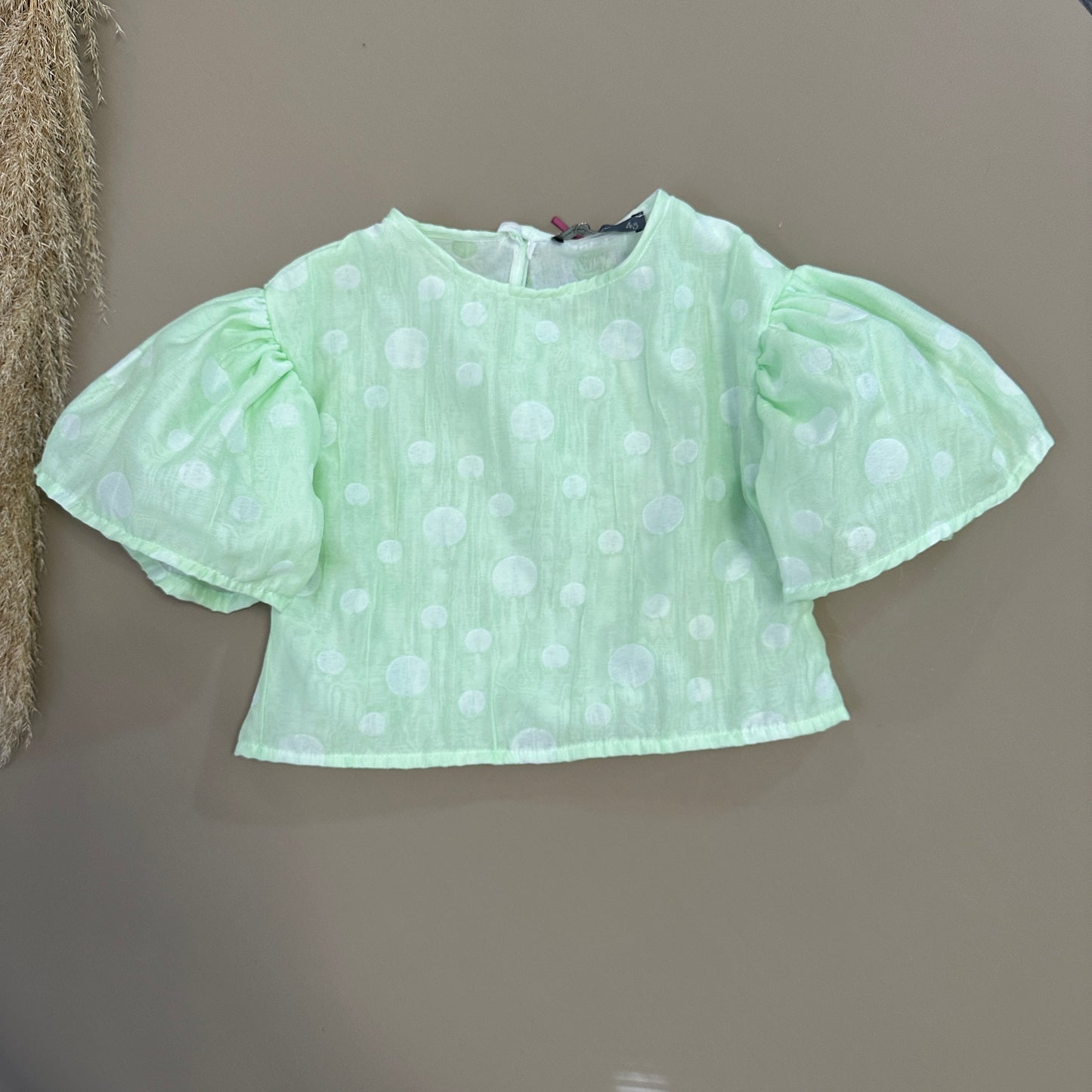 Top con manica a campana color salvia a pois - eleganza e stile senza tempo