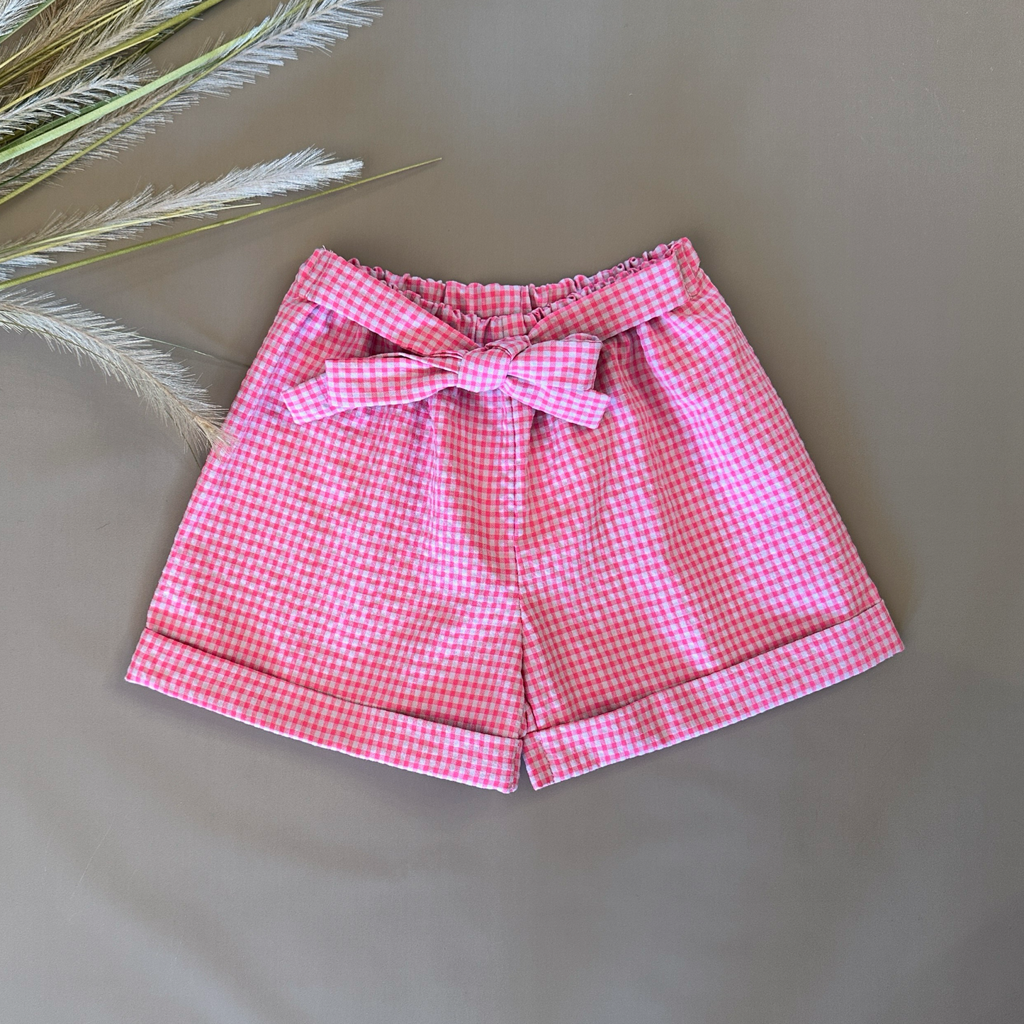 Pantaloncino a quadretti rosa fluo- comodità e stile per ogni abbinamento