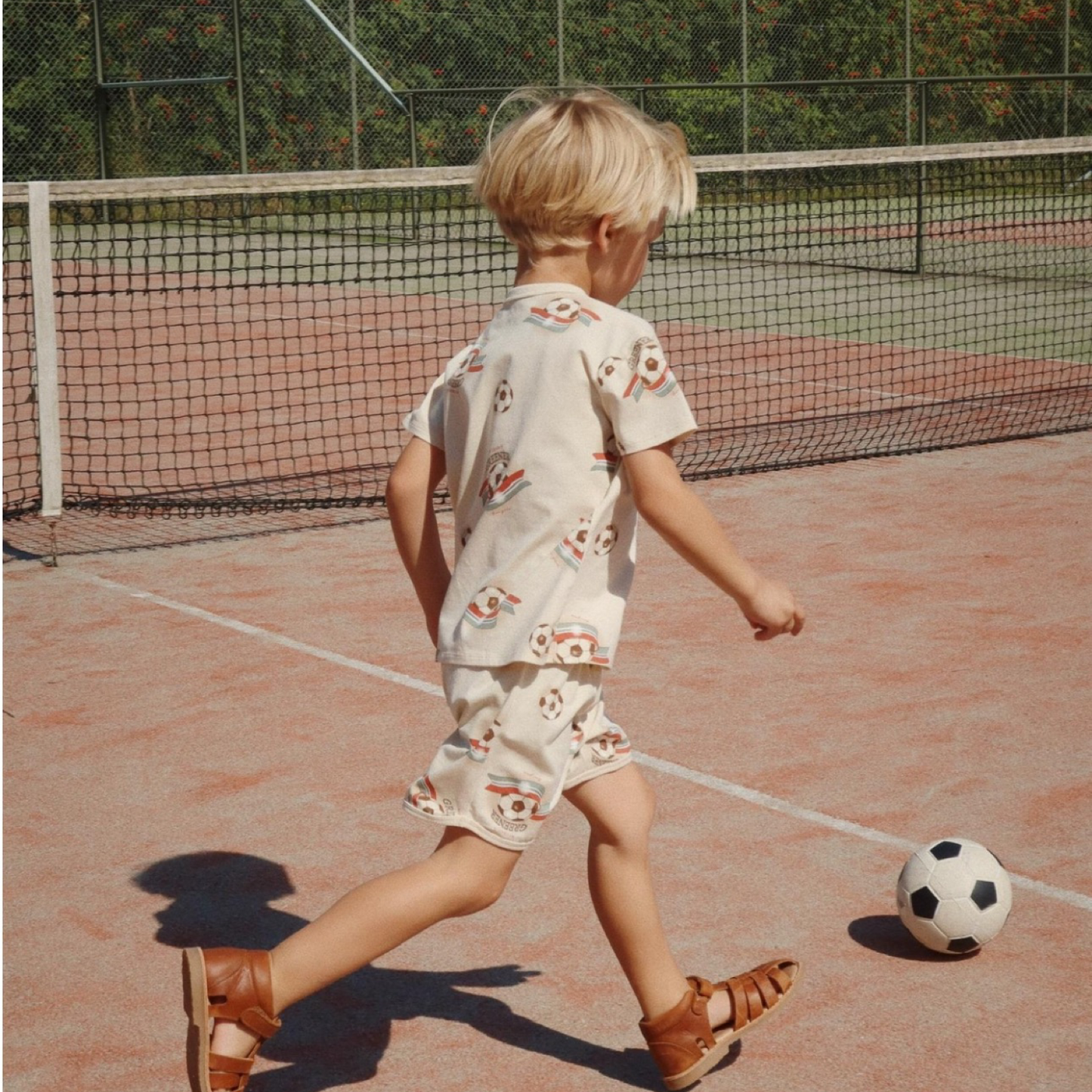 Basic set con palloni da calcio in cotone organico