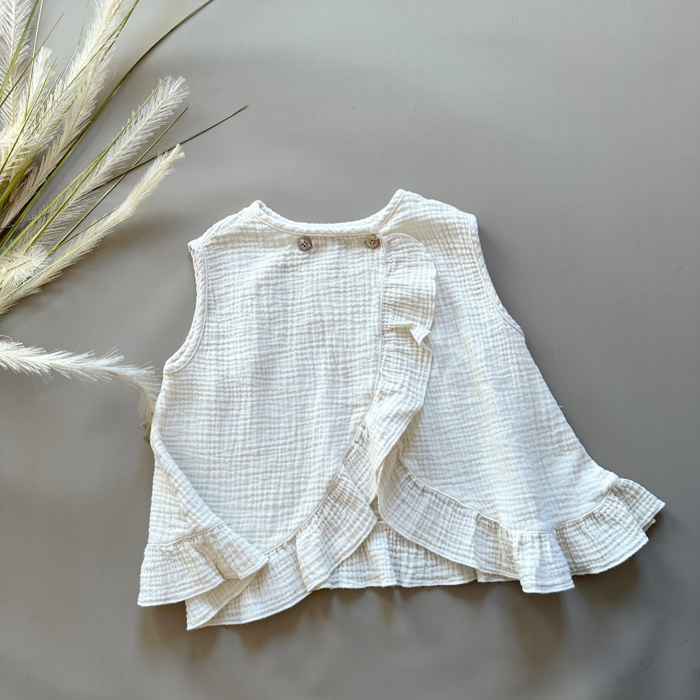 Blusa in mussola di cotone avorio con ruches
