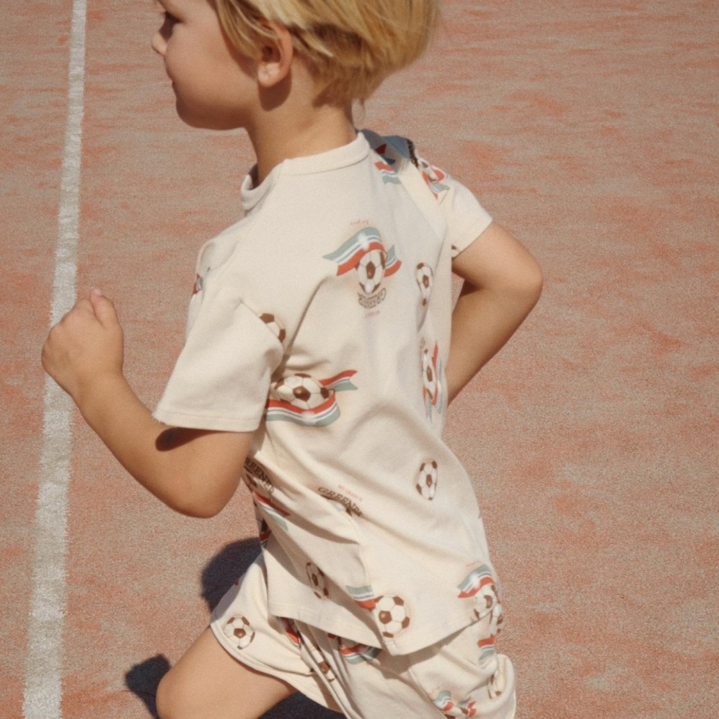 Basic set con palloni da calcio in cotone organico