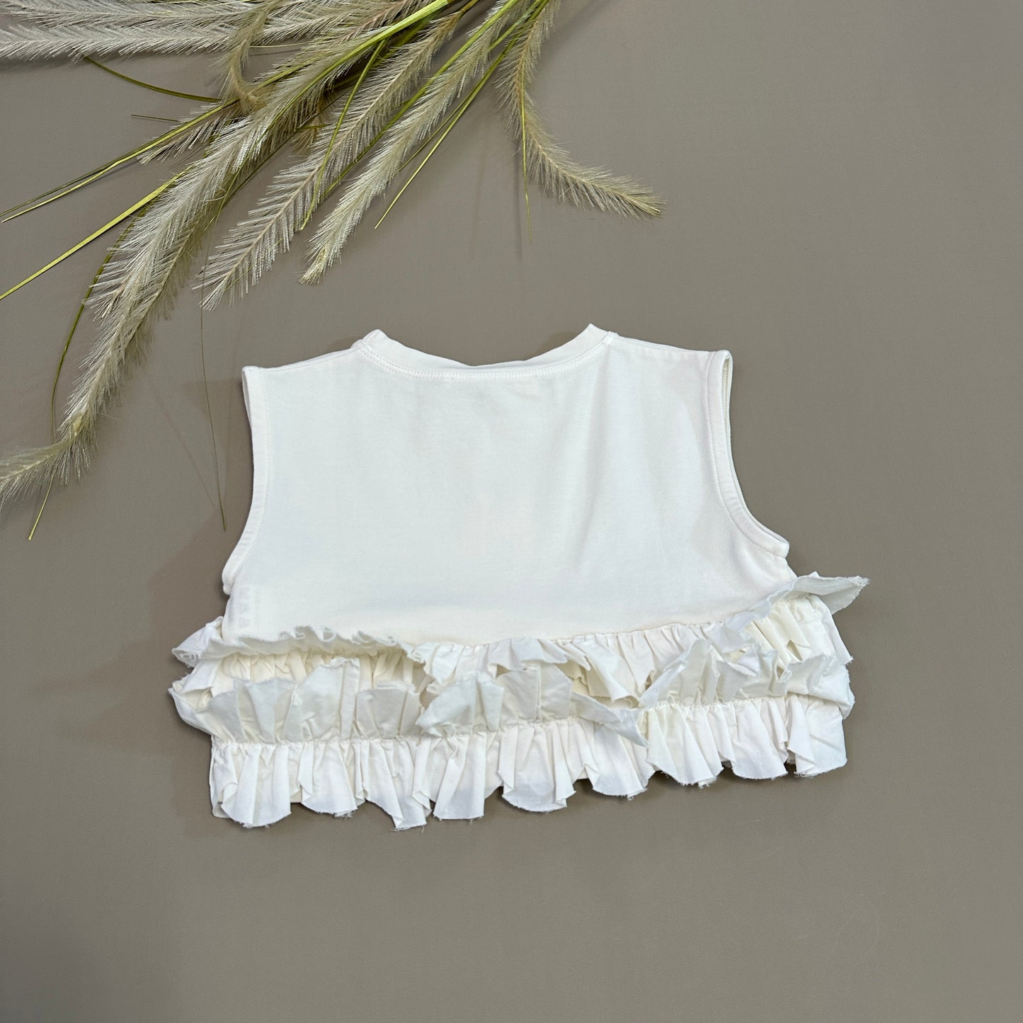 Top in jersey di cotone con petali sul fondo avorio