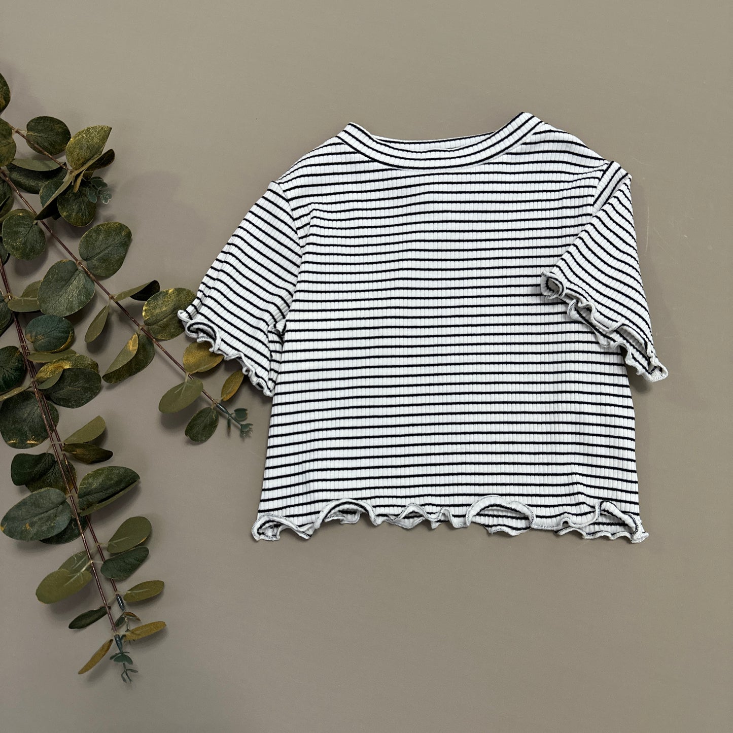 Top a costina con righina nera