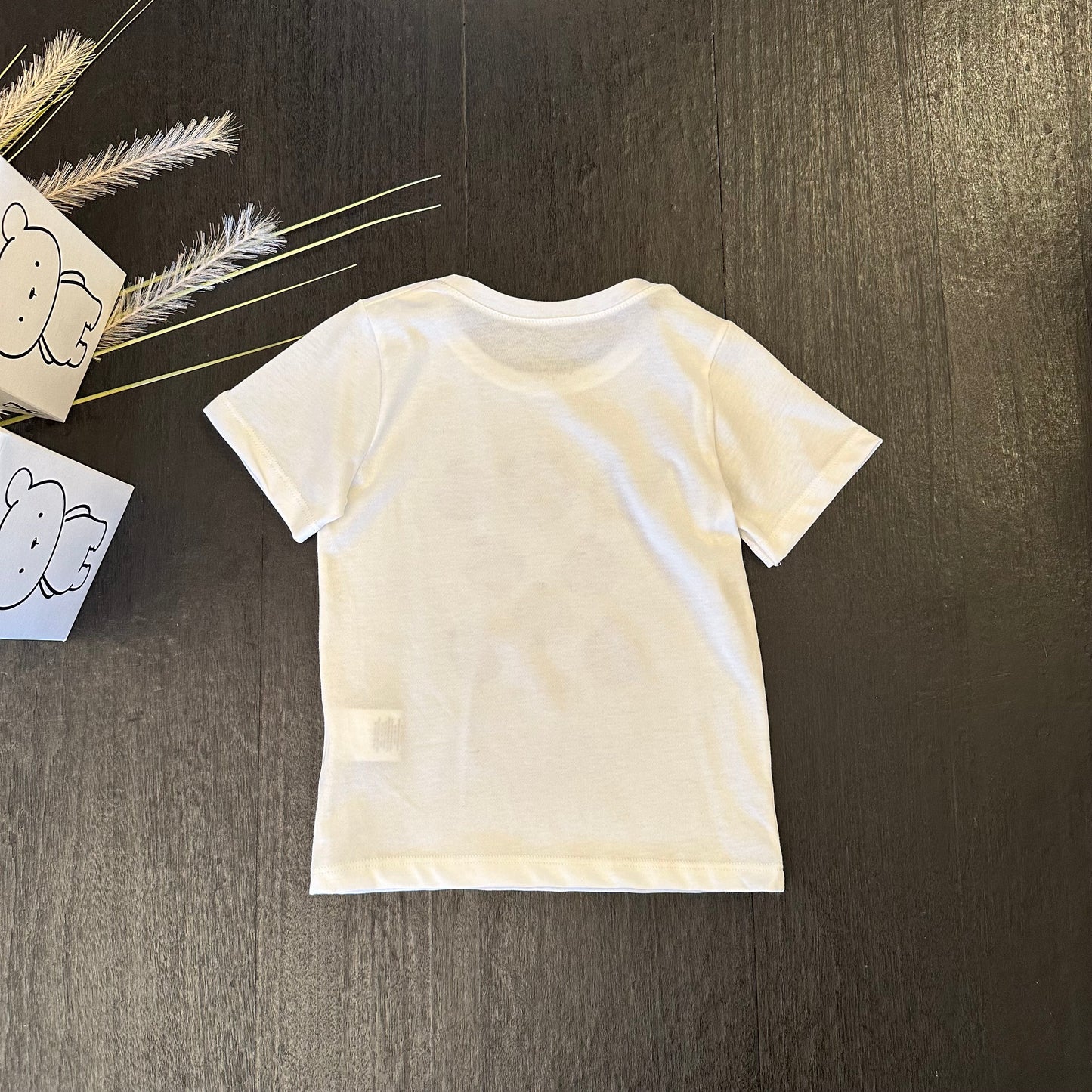 T-shirt in jersey di cotone con mirtilli – Freschezza e dolcezza in un capo unico