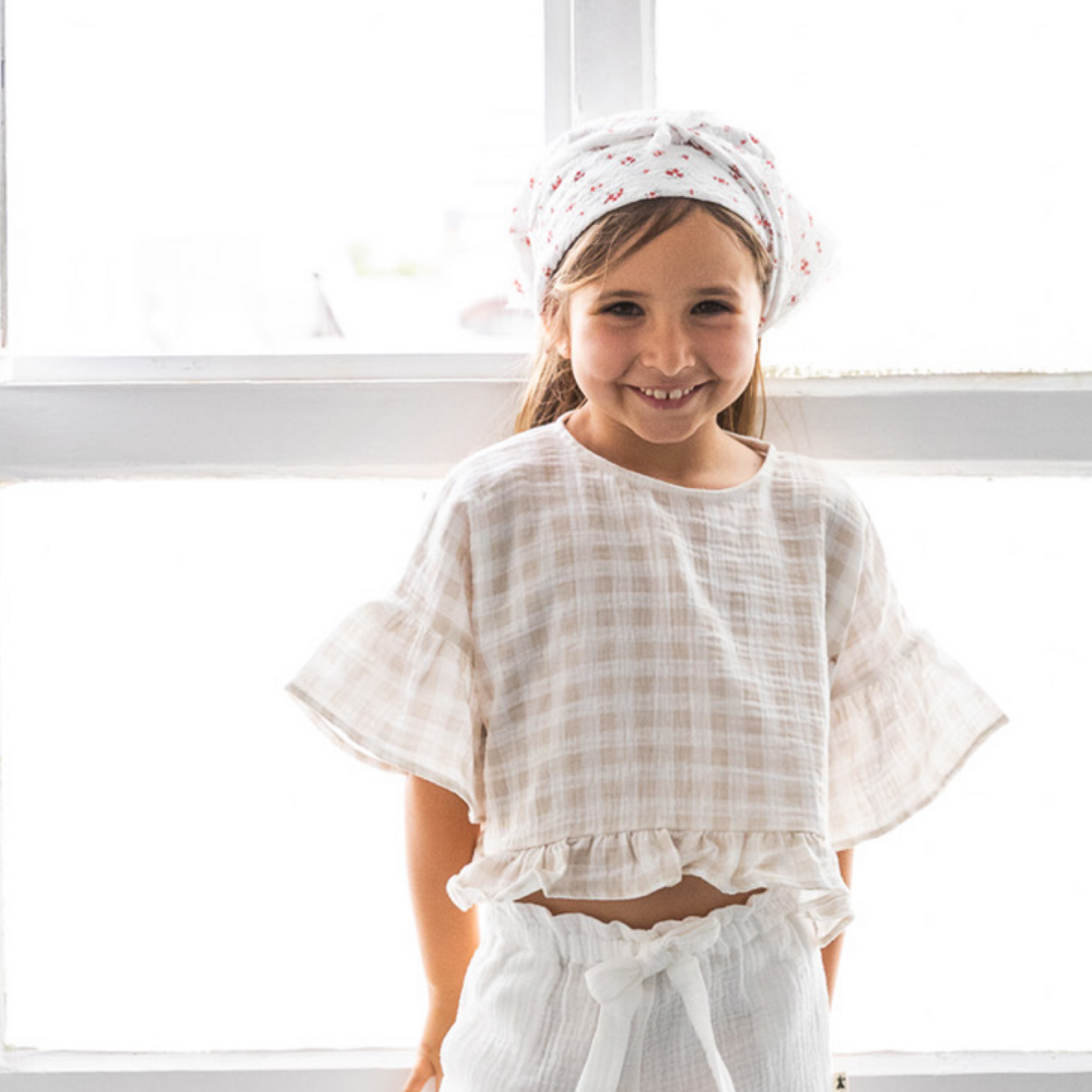 Blusa in cotone  con ruches quadretto beige