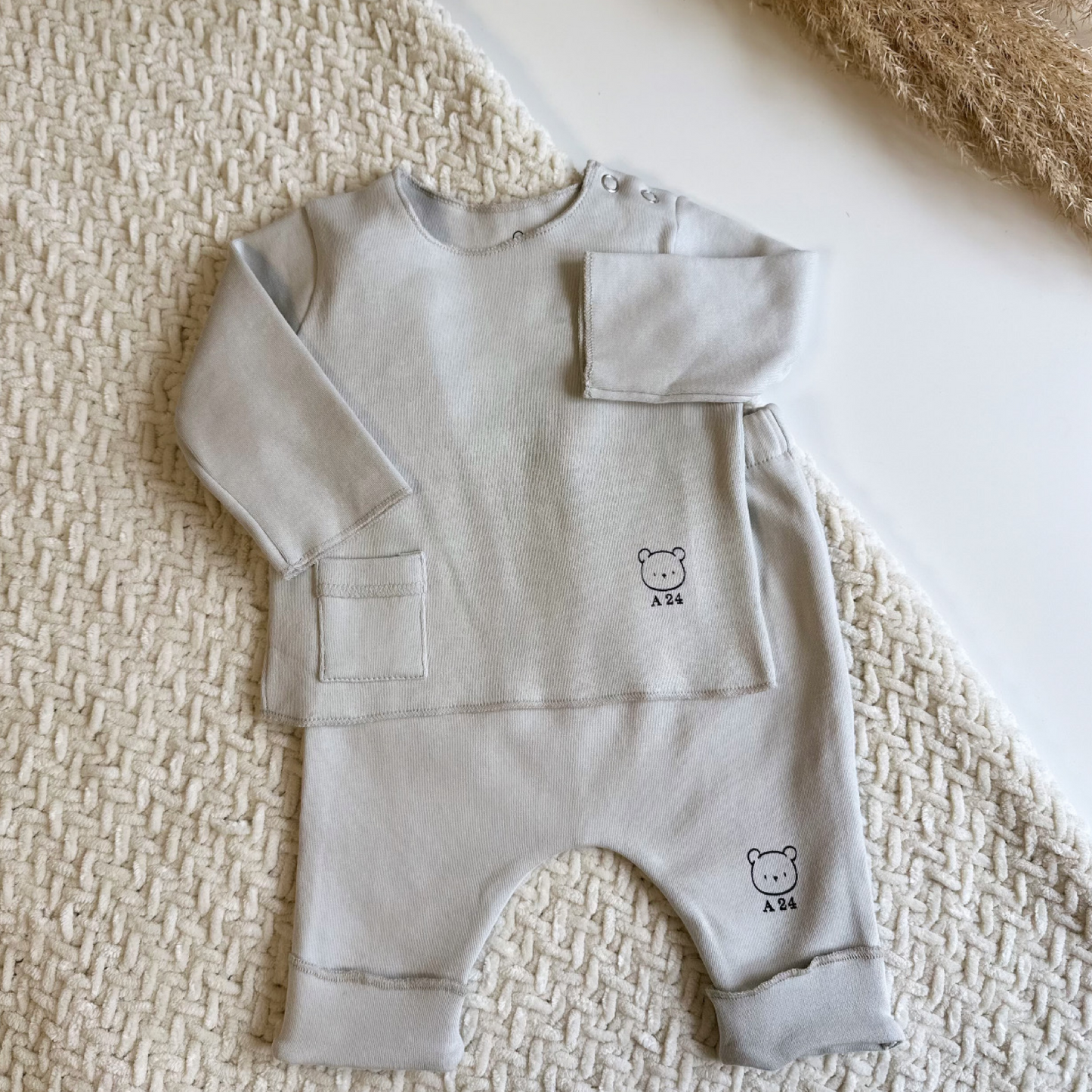 completo grigio perla con maglia basic e ghettina senza piedini