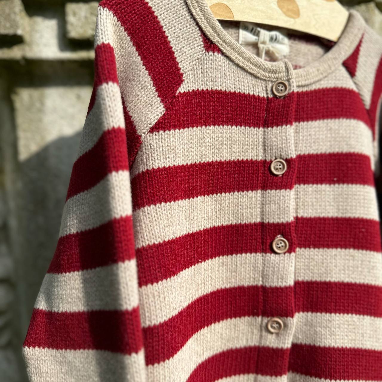 cardigan in maglia riga rossa e beige